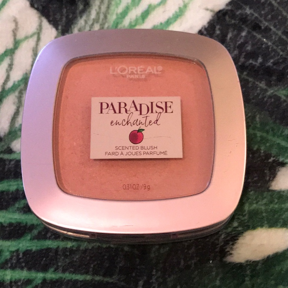 Gently used L’Oréal blush.
